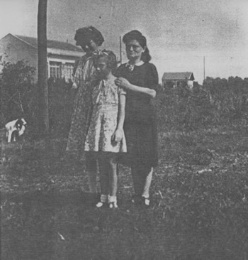 Rebecca and Rachel (Cypa) around 1921